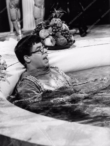 Jerry Lewis takes a bathtub with his clothes on 1312-22
