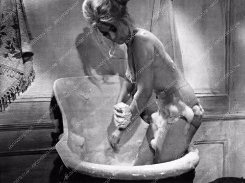Linda Veras bathtub scene from Sabata 1312-23