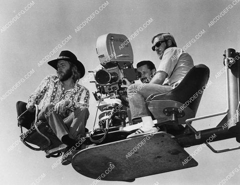 director Paul Mazursky w Donald Sutherland filming Alex in Wonderland 1319-23