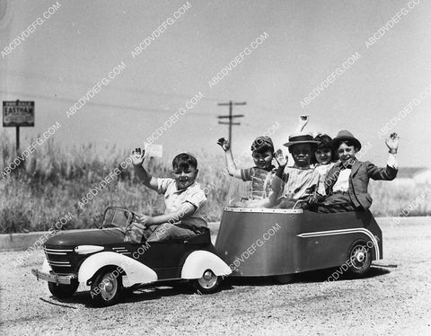 Our Gang kids Spanky Alfalfa Buckwheat Darla Porky in cool mini auto and trailer 1319-27
