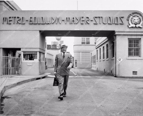 Francis X. Bushman leaving front gate of MGM Studios cool photo 1324-31
