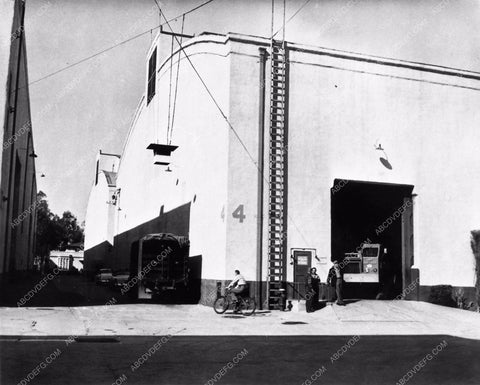 cool shot of Warner Brothers Studios soundstage 4 backlot photo 1324-32