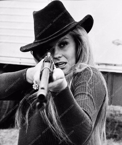 Ann-Margret drawing a bead on you The Train Robbers 1328-12