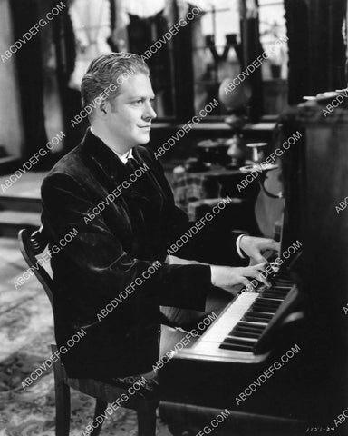 Nelson Eddy sitting at the piano 1332-18