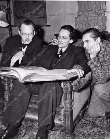 Bela Lugosi candid with Marty Hall, R.R. Bennett 1396-22