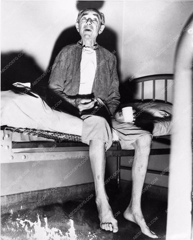 Bela Lugosi in psych ward 1396-30