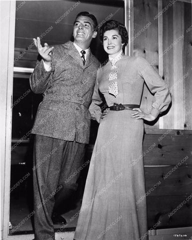 candid Esther Williams Victor Mature behind the scenes 1425-36