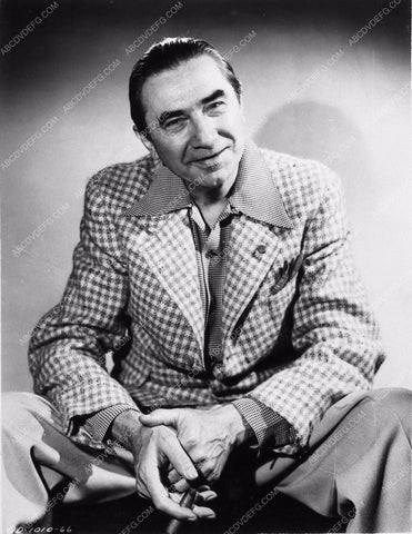 Bela Lugosi seated portrait with cigar 1434-09