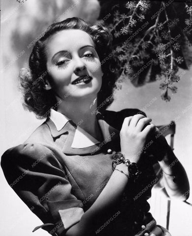 Bette Davis beautiful WB portrait 1444-01