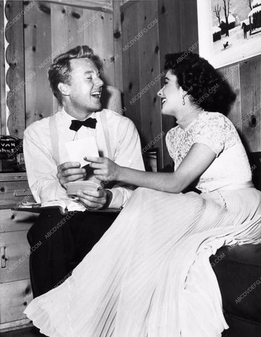 candid Elizabeth Taylor Van Johnson MGM dressing room behind scenes 1454-17