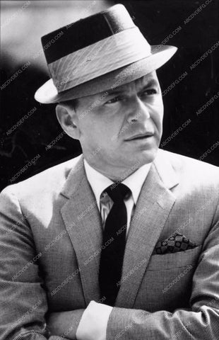 Frank Sinatra dapper in hat 1495-12