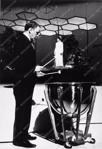 Frank Sinatra taking up drumming on TV show appearance 1495-30