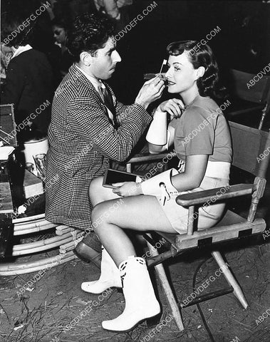 Paulette Goddard gets makeup touch up behind the scenes film The Women 1506-12