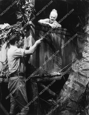 Clark Gable offers Jean Harlow a hand in the bathtub film Red Dust 1509-17