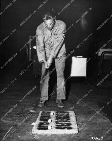 Kirk Douglas practices his golf swing behind the scenes 1564-09