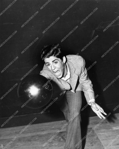 candid Billy Halop w the bowling ball 1564-18