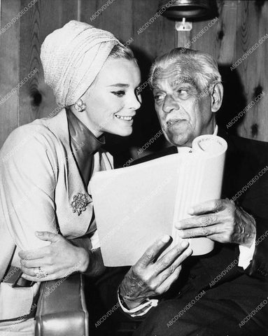 candid Elke Sommer Boris Karloff looking over the script 1593-28
