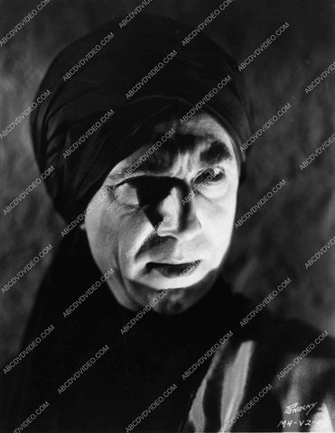 Bela Lugosi admiring a skull film The Devil Bat 1594-22