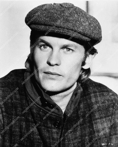 beautiful Elaine Riley painting some ostrich Easter Eggs 1595-12