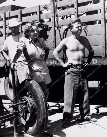 candid behind the scenes Judy Garland Mickey Rooney shirtless MGM 1598-32