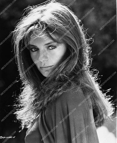 Jacqueline Bisset outdoors portrait 1601-06