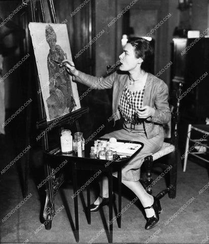 French artist Chantal Queeneville smoking her pipe and painting away 1601-13