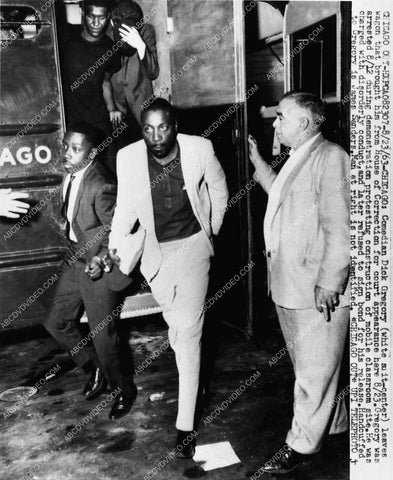 comedian Dick Gregory arrives for court appearance 1601-24