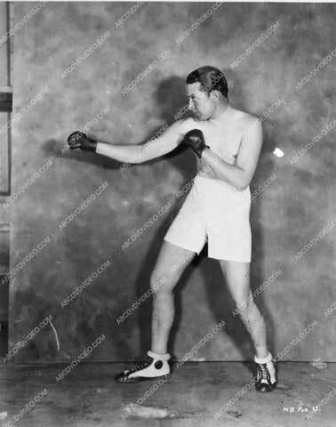 athletic Monte Blue does his boxing workout 1626-20