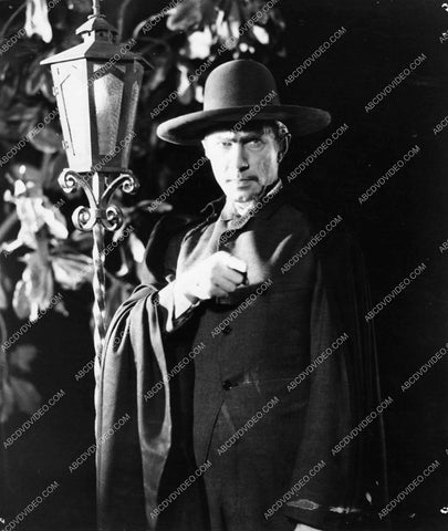 candid Paulette Goddard Rosalind Russell going to duke it out 1630-29