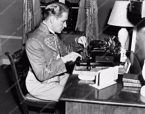 cool candid Nelson Eddy at his typewriter behind the scenes 1674-35