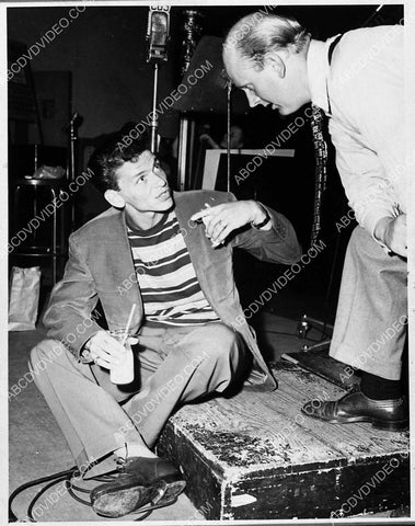 Frank Sinatra at CBS microphone 1728-15