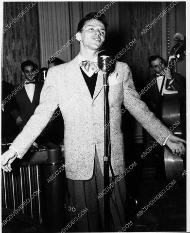 Frank Sinatra live on stage 1728-20