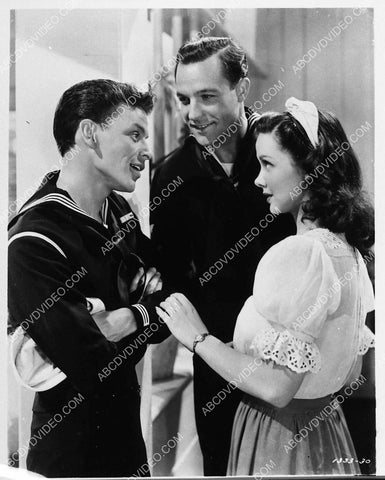 candid Frank Sinatra and some crew 1728-27