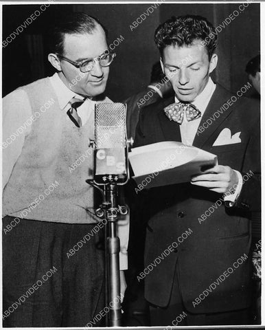 Frank Sinatra and someone go over CBS radio notes 1729-03