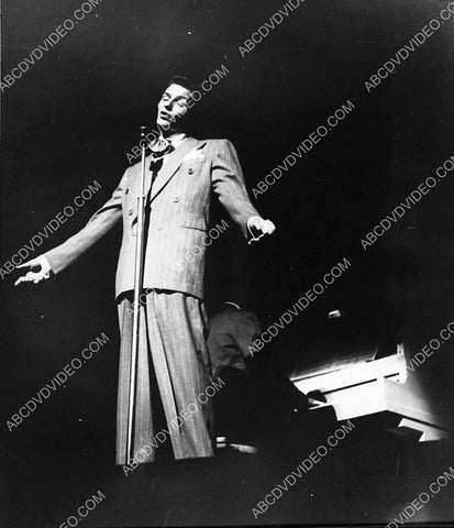 Frank Sinatra Van Johnson surrounded by fans 1729-09