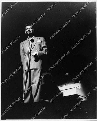 Frank Sinatra performing live 1729-20