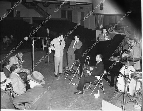 Frank Sinatra w the band for practice 1729-28
