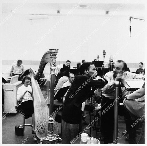 Frank Sinatra w Mitch Miller in recording studio 1729-36