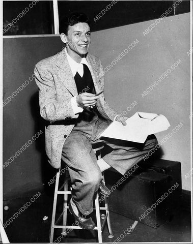 Frank Sinatra in the studio 1731-12