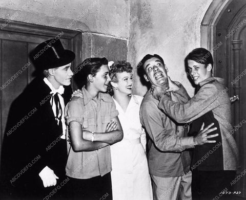 John Carradine Lon Chaney Jr. Martha O'Driscoll candid House of Dracula 1735-16