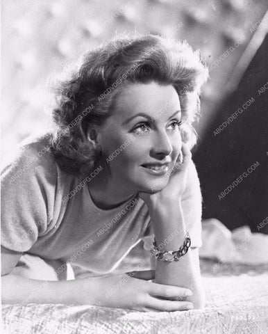 unusual portrait pose for Greta Garbo 1737-03