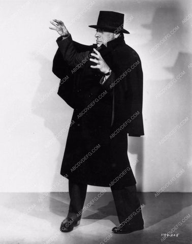 Eric Von Stroheim poses as classic villain 1737-24