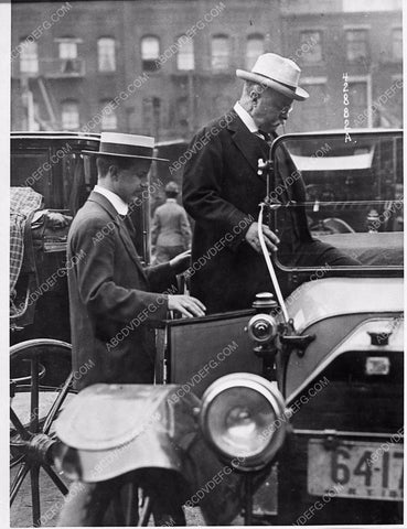 news photo former Pres Theodore Roosevelt climbs into Buick automobile 1752-20