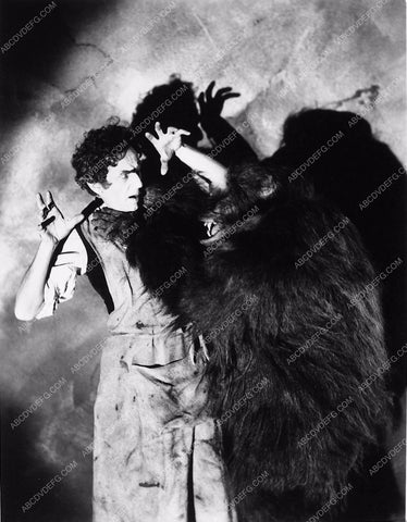 Bela Lugosi with ape Murders in Rue Morgue 1796-03
