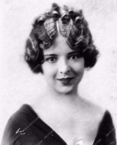 Colleen Moore beautiful portrait silent film star with no bangs 1860-08