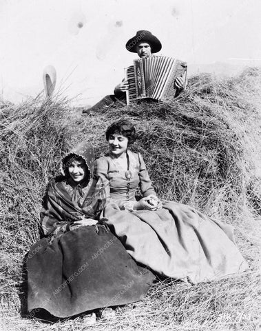 Lois Wilson silent western film The Covered Wagon 1860-34