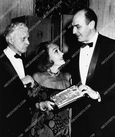 1973 news photo Gloria swanson gets some award 1904-07