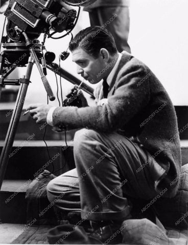 great candid Clark Gable enjoying a coke and cigarette behind scenes 1910-17