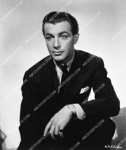 handsome Robert Taylor portrait 1921-09