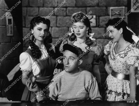 Paulette Goddard Gail Russell Bing Crosby film Duffy's Tavern 1939-21
